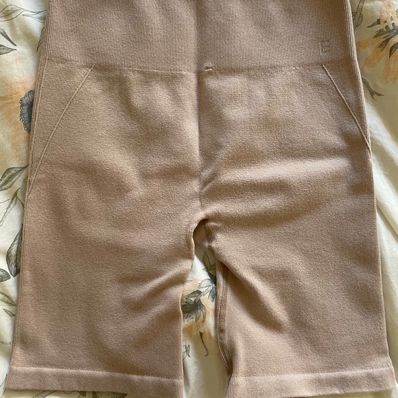 Everlane Seamless Bike Short in Burnt Sugar 
Women's Shorts - Picture 4 of 4